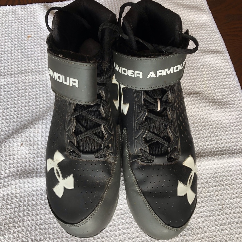 Sports cleats